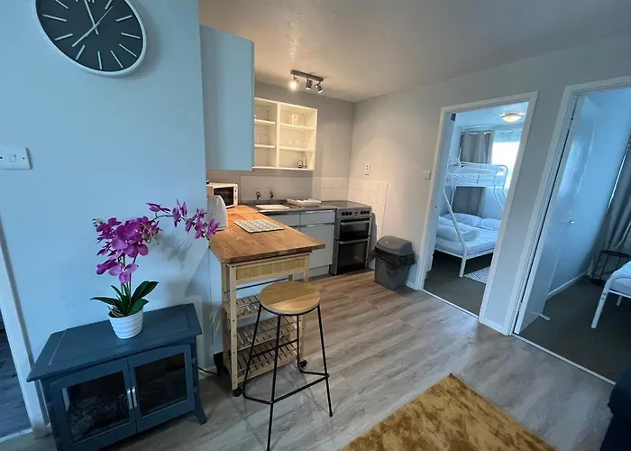 82, Belle Aire, Hemsby - Two Bed Chalet, Sleeps 5, Bed Linen And Towels Included - Pet Friendly