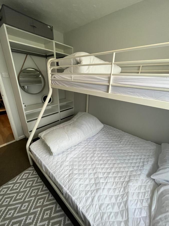 82, Belle Aire, Hemsby - Two Bed Chalet, Sleeps 5, Bed Linen And Towels Included - Pet Friendly *