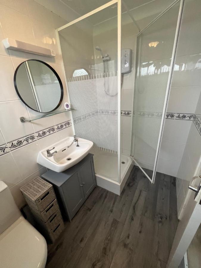 82, Belle Aire, Hemsby - Two Bed Chalet, Sleeps 5, Bed Linen And Towels Included - Pet Friendly Great Yarmouth