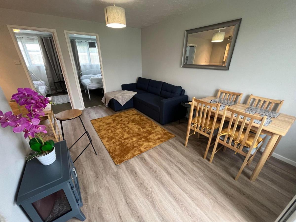 82, Belle Aire, Hemsby - Two Bed Chalet, Sleeps 5, Bed Linen And Towels Included - Pet Friendly Great Yarmouth