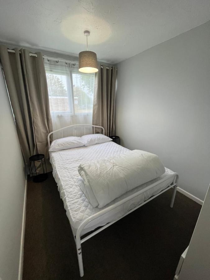 82, Belle Aire, Hemsby - Two Bed Chalet, Sleeps 5, Bed Linen And Towels Included - Pet Friendly Chalet Great Yarmouth