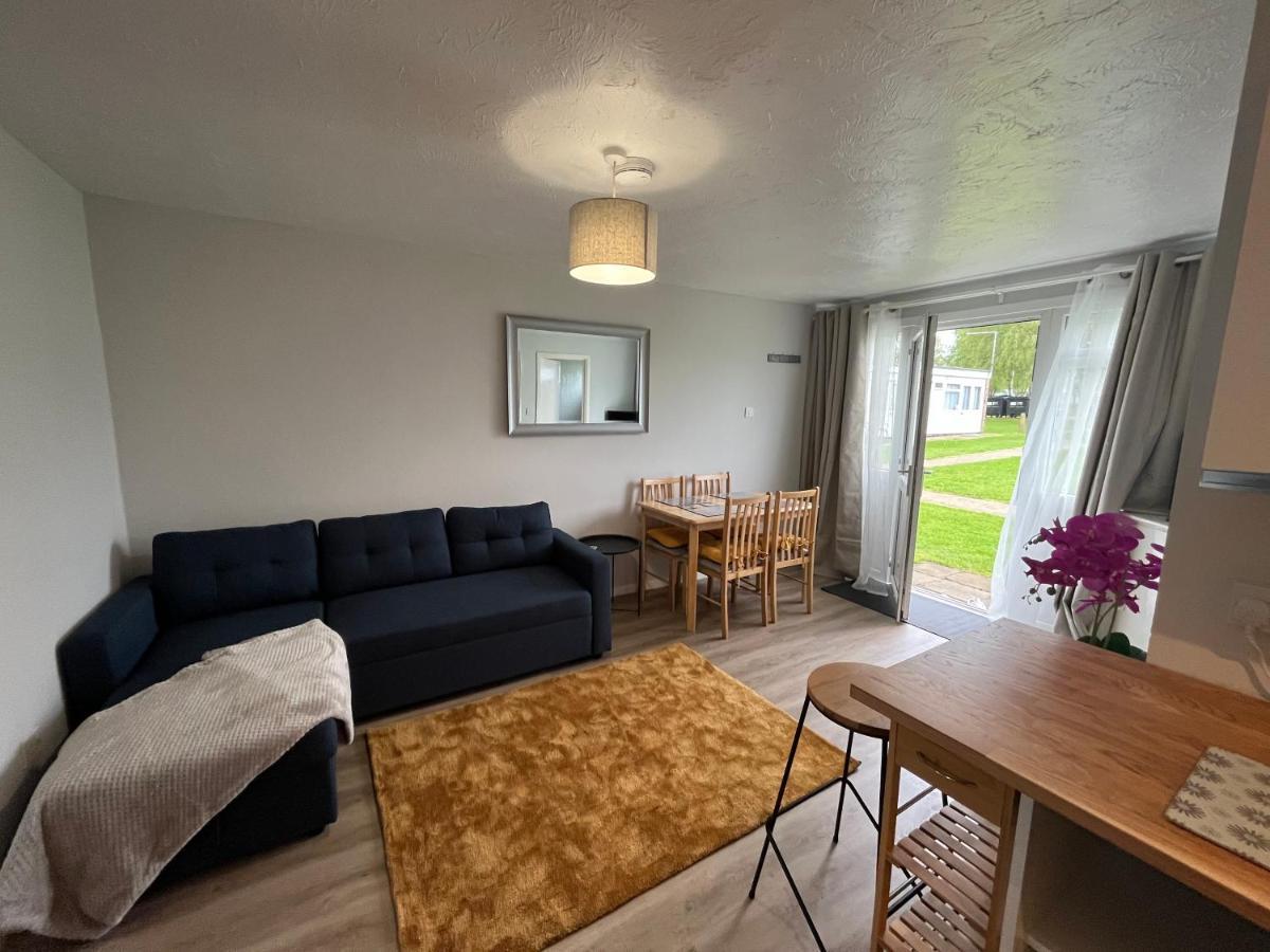 82, Belle Aire, Hemsby - Two Bed Chalet, Sleeps 5, Bed Linen And Towels Included - Pet Friendly