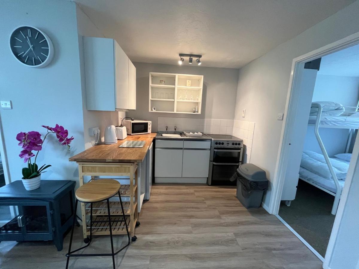 82, Belle Aire, Hemsby - Two Bed Chalet, Sleeps 5, Bed Linen And Towels Included - Pet Friendly Chalet Great Yarmouth
