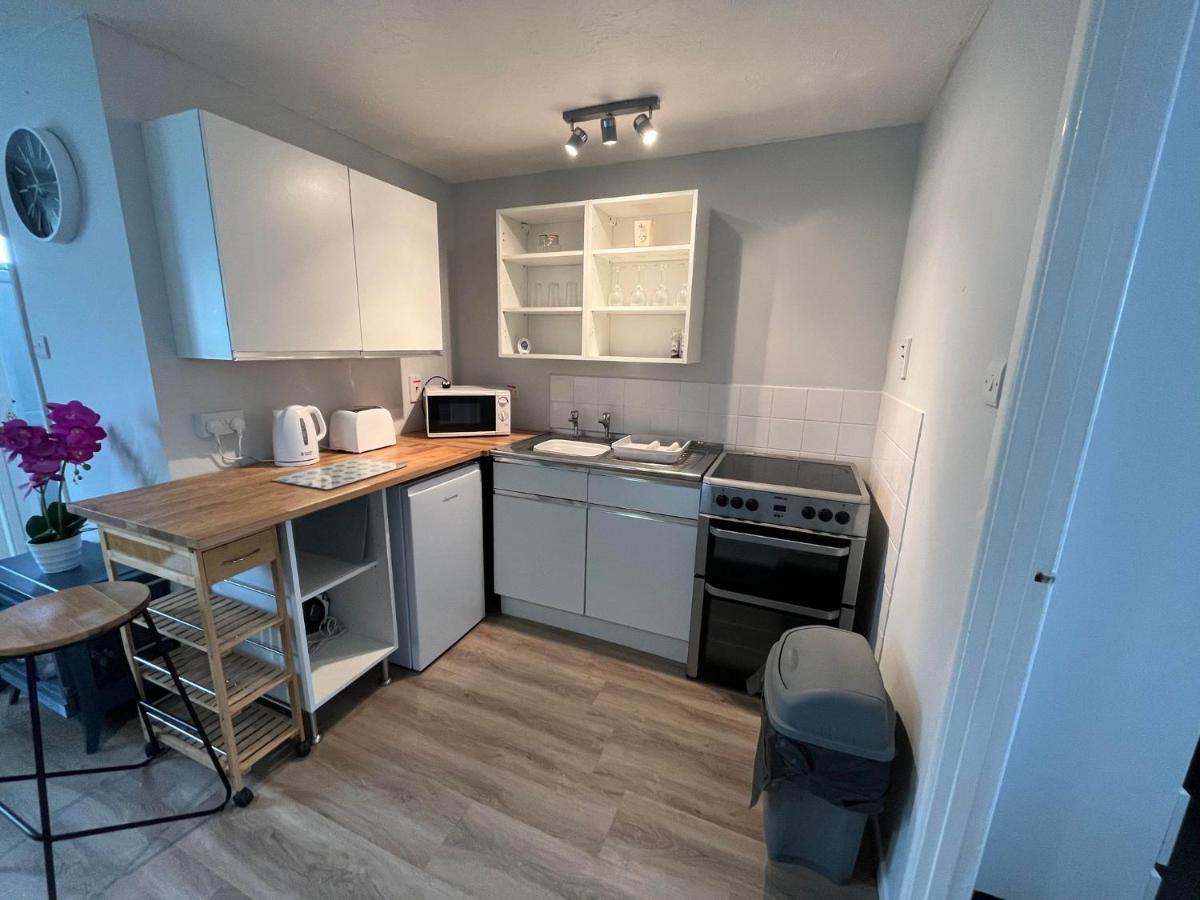 Chalet 82, Belle Aire, Hemsby - Two Bed Chalet, Sleeps 5, Bed Linen And Towels Included - Pet Friendly *